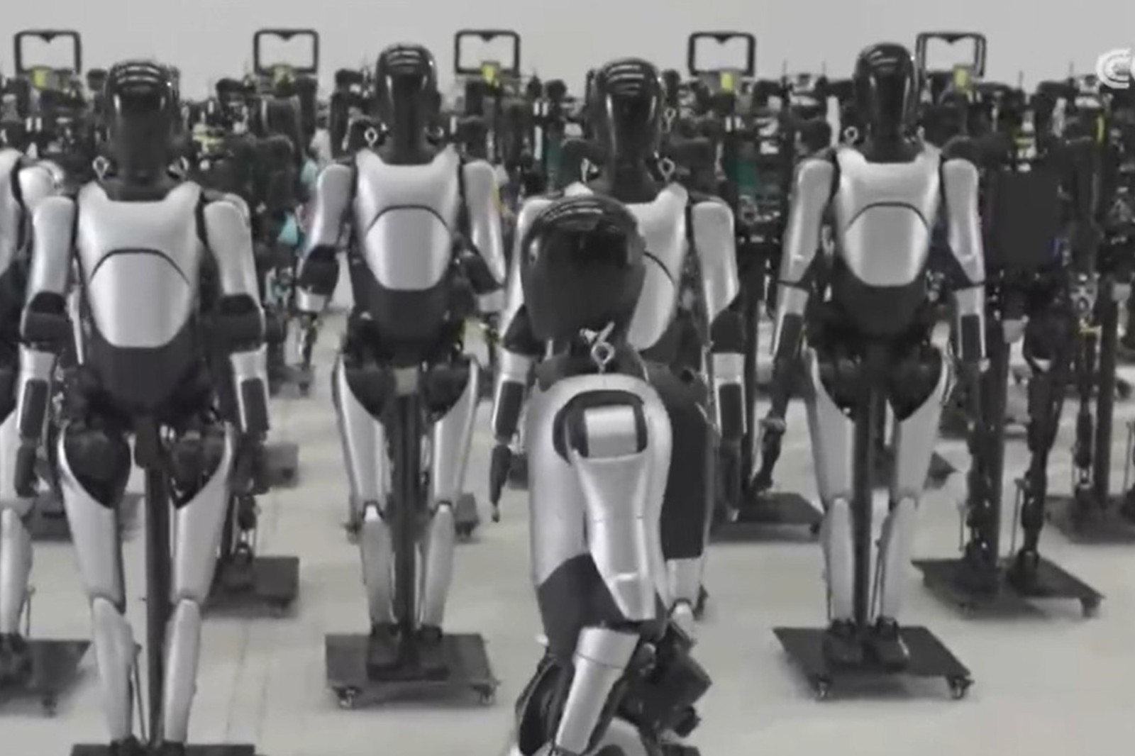 央视报道！揭秘304am永利机器人量产超级工厂